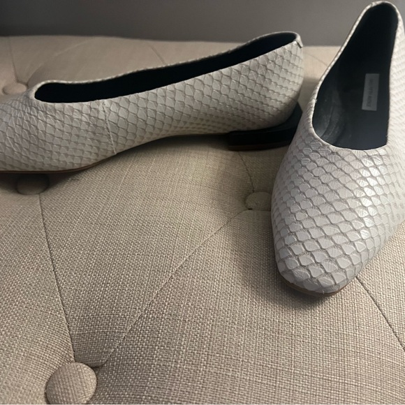 Saks Fifth Ave snake embossed ballet flat NWT 8.5 - Picture 4 of 7